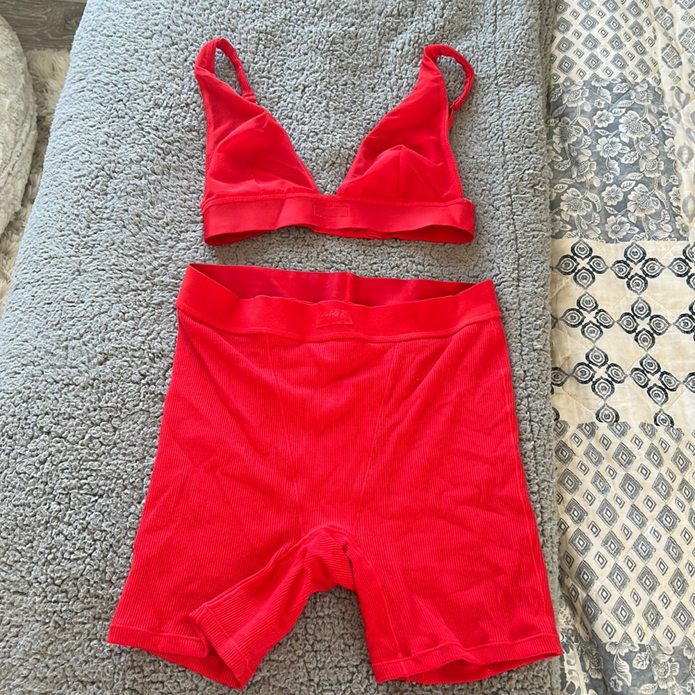 Skims set red xs